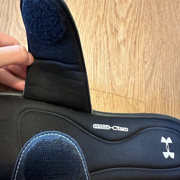 Under Armour Memory Foam Black Slides Sandals barely worn men size 10 women 11 - Picture 2 of 5